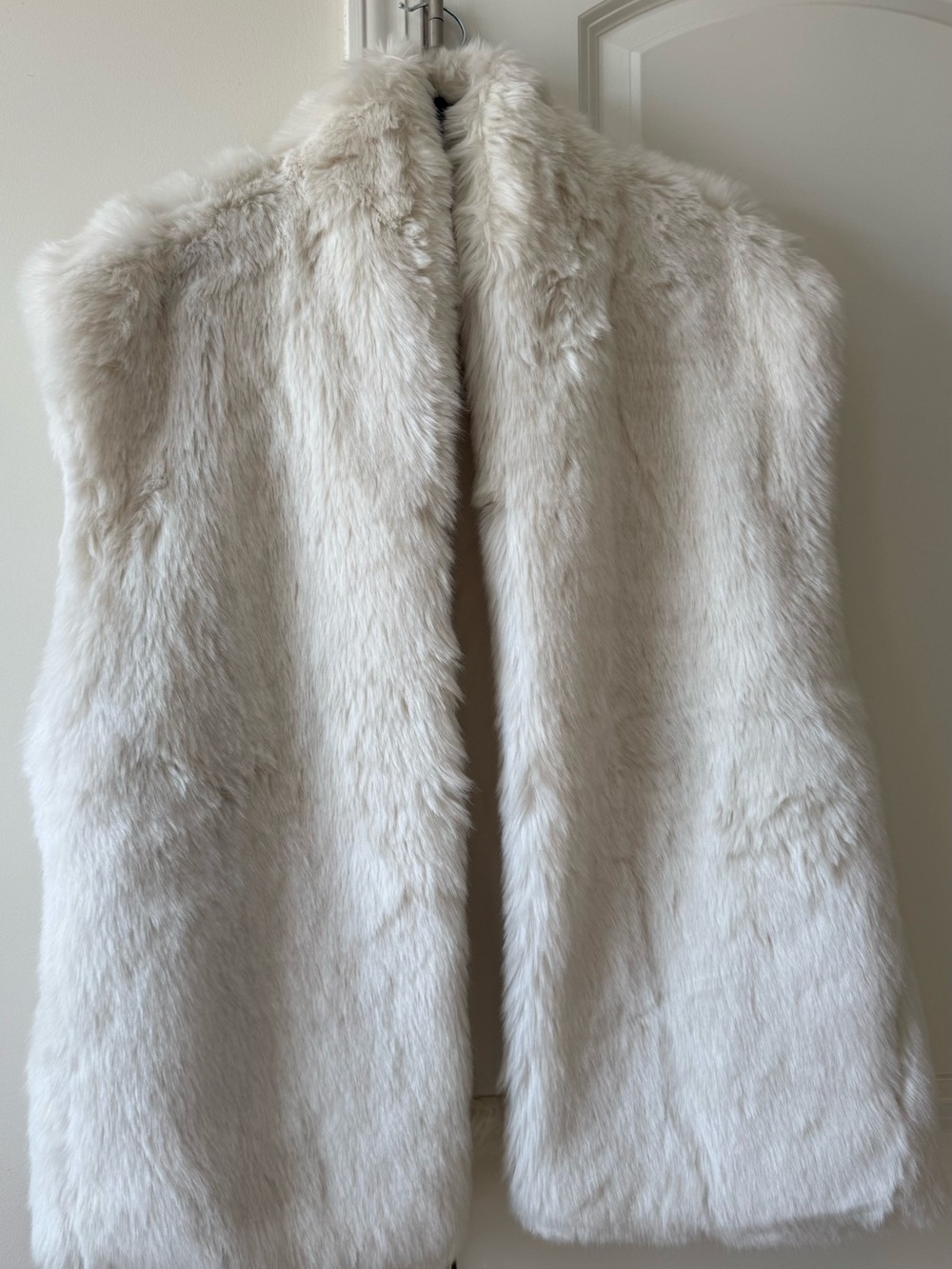 Abercrombie & Fitch Plush Faux Fur Vest - Ivory